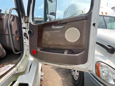 Volvo VNL Interior Part