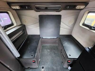 Volvo VNL Interior Part