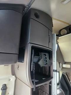 Volvo VNL Interior Part