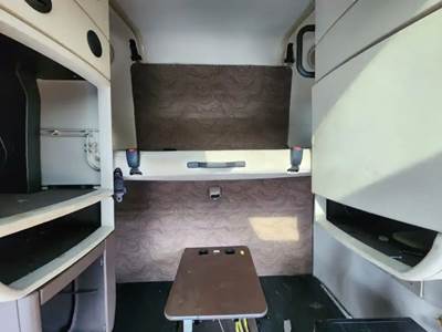 Used 2013 Volvo VNL Top Sleeper Bunk, Wine