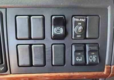 Used 2006 Volvo VNL Miscellaneous Dash Switches, Engine Brake/Tri-PAC/AIR Suspension/Fifth Wheel