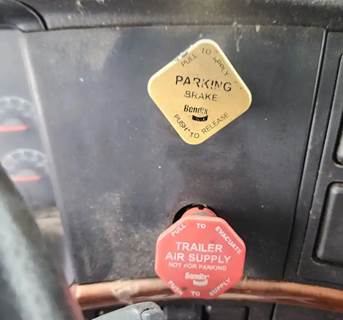 Used 2012 Volvo VNL Dash Switches, Trailer Air Supply & Parking Brake