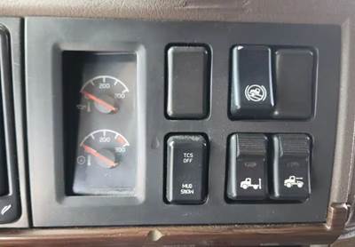 Used 2017 Volvo VNL Miscellaneous Dash Switches with Gauges