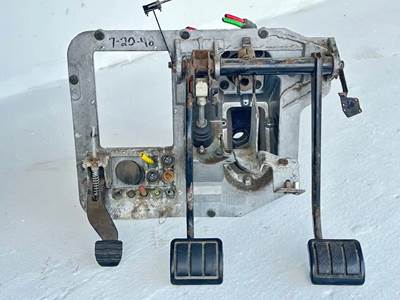 Used 2012 Volvo VNL Brake and Throttle Pedals, Part # 20738904