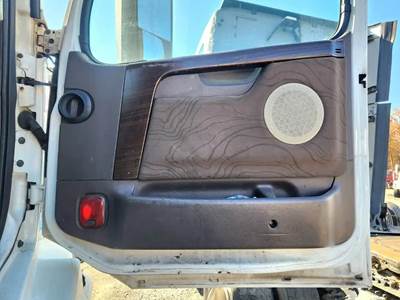 Used 2015 Volvo VNL Right Interior Power Door Panel, Brown