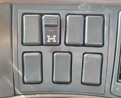 Used 2015 Volvo VNL Miscellaneous Dash Switches, Inter-Axle Differential Lock