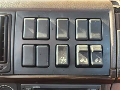 Used 2015 Volvo VNL Miscellaneous Dash Switches, Air Suspension & Fifth Wheel Slide