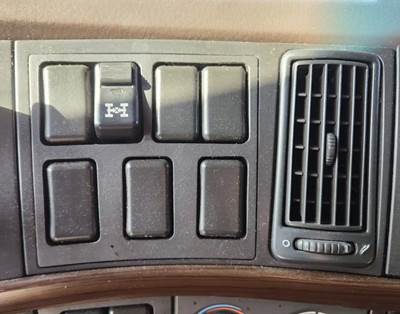 Used 2014 Volvo VNL Miscellaneous Dash Switches and HVAC Vent