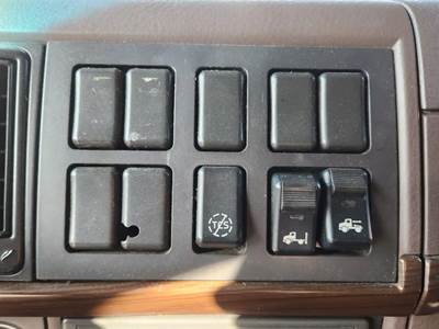 Used 2014 Volvo VNL Miscellaneous Dash Switches