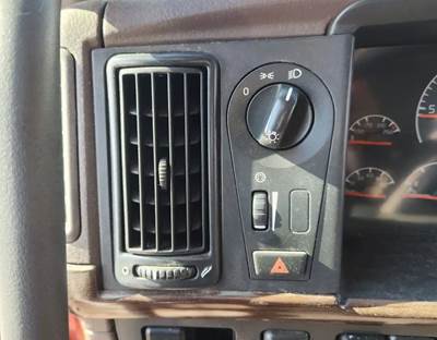 Used 2014 Volvo VNL Miscellaneous Dash Switches with Fresh Air Vent