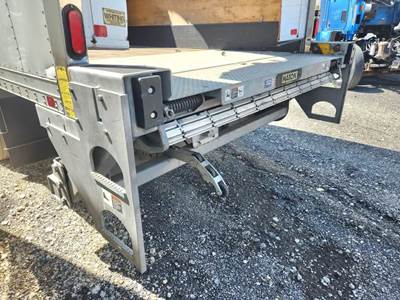 Ford F-750 Liftgate
