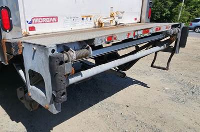 Freightliner M2 106 Liftgate