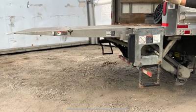 Freightliner M2 106 Liftgate