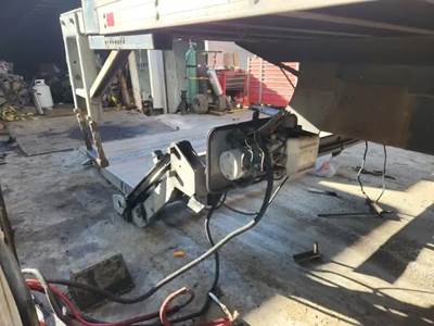 Freightliner M2 106 Liftgate