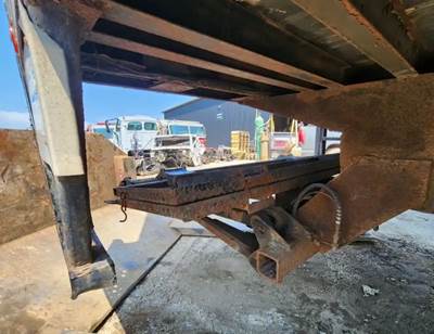 Freightliner M2 106 Liftgate