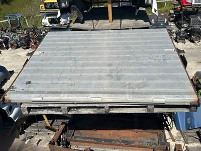 Freightliner M2 106 Liftgate