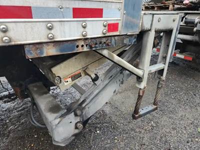 Freightliner M2 106 Liftgate