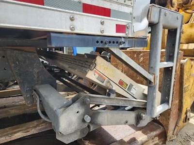 Freightliner M2 106 Liftgate
