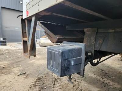 International 4600 Liftgate