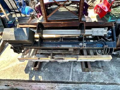 International DuraStar 4300 Liftgate