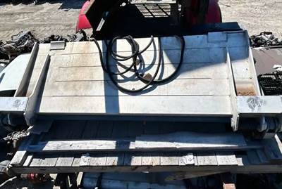 International DuraStar 4300 Liftgate