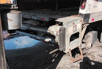 International DuraStar 4300 Liftgate