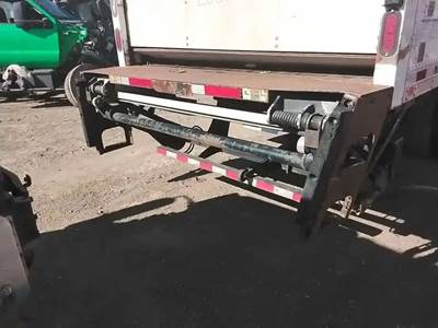 International DuraStar 4300 Liftgate
