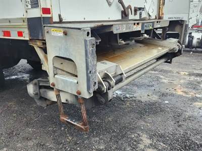 International DuraStar 4300 Liftgate