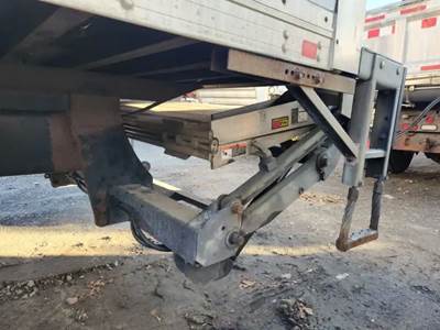 International MV607 Liftgate