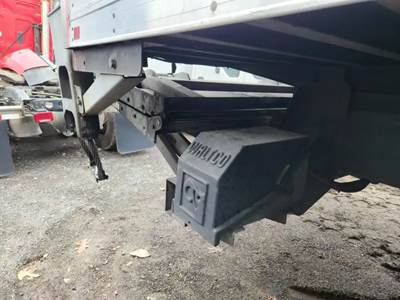 International MV607 Liftgate
