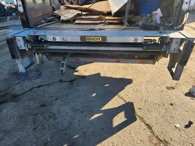 International MV607 Liftgate