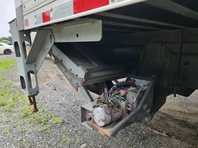 International MV607 Liftgate