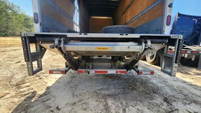 International MV607 Liftgate