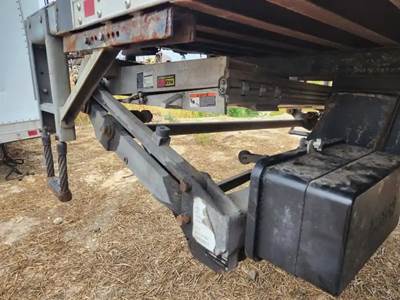 International MV607 Liftgate