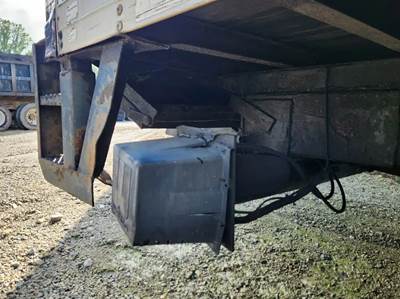 Used Waltco C20LP Power Liftgate 2,000 lb for 2011 Isuzu NPR-HD