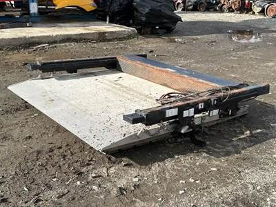 Mitsubishi FEC72S Liftgate