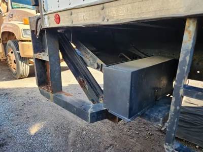 Mitsubishi FH211 Liftgate