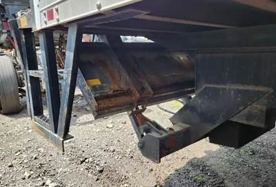 Peterbilt 335 Liftgate