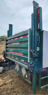 Peterbilt 337 Liftgate