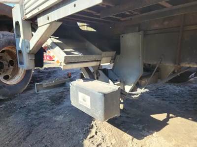 Sterling L7500 Liftgate