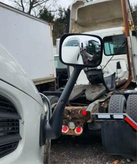 Freightliner Cascadia 113 Right Mirror