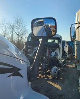 Freightliner Cascadia 125 Right Mirror