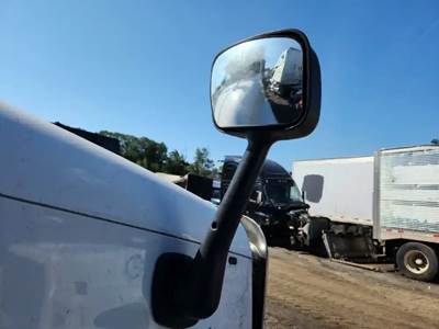 Freightliner Cascadia 125 Right Mirror