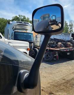 Freightliner Cascadia 125 Right Mirror