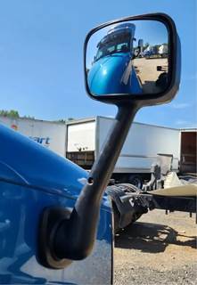 Freightliner Cascadia 125 Right Mirror