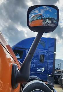 Freightliner Cascadia 125 Right Mirror