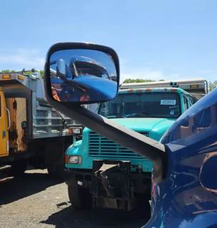 Freightliner Cascadia 126 Left Mirror