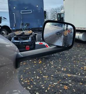Freightliner Cascadia 126 Right Mirror