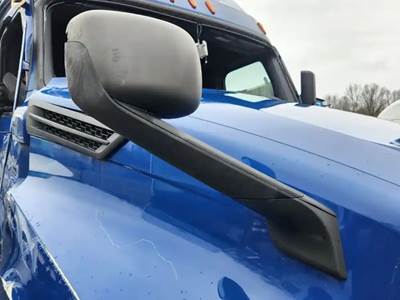 Freightliner Cascadia 126 Right Mirror