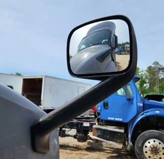 Freightliner Cascadia 126 Right Mirror